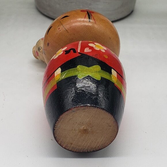 Small Wooden Vintage Floral Kimono Bobble Head Nodder Kokeshi Doll - Picture 6 of 6
